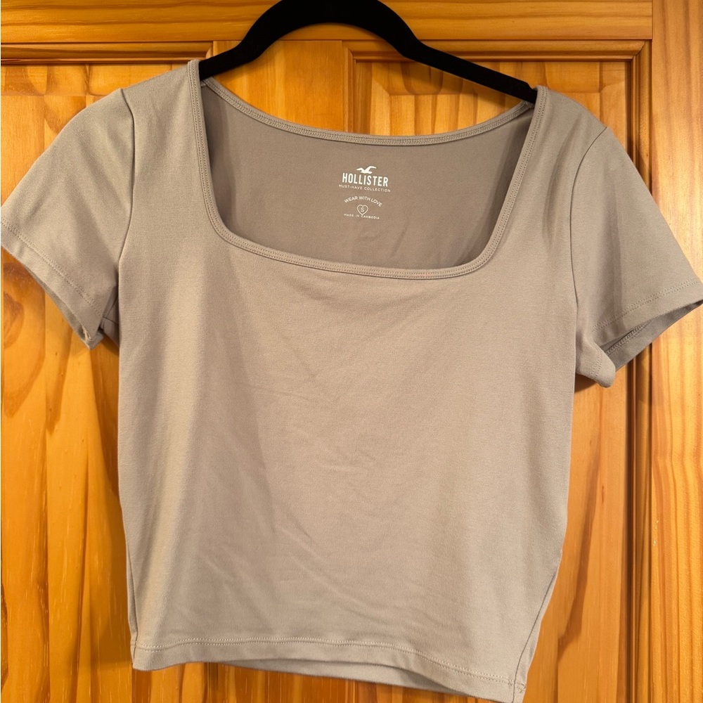 Hollister Women's Taupe Crop Top T-shirt